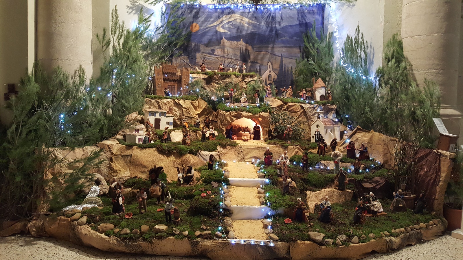Creche De Noel En Papier Rocher Montage D Une Creche Paroisses De Sainte Cecile Les Vignes